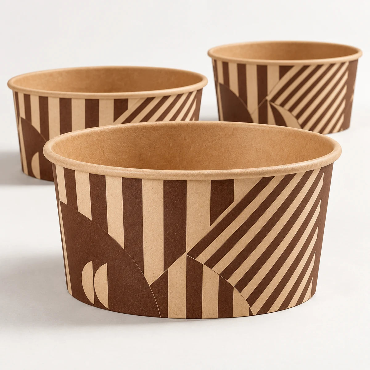 Individuelle Kraftpapier-Salatbowls — Großversorgung für Lebensmittelmarken — Visualisierung von Druckmotiven und Verpackungsaufbau