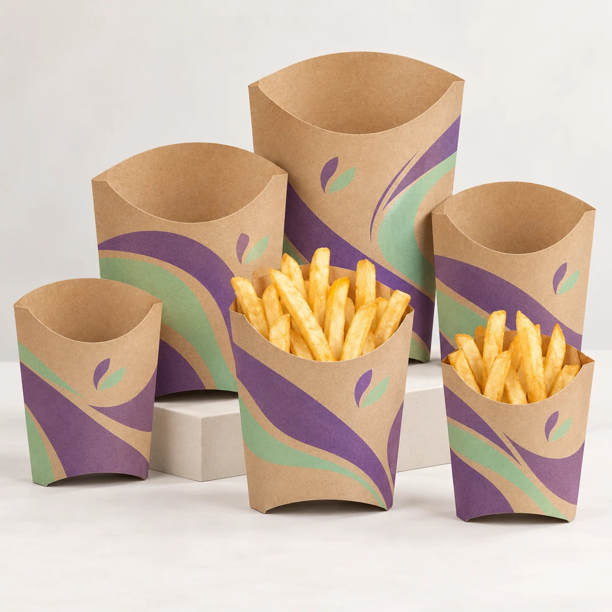Copos Personalizados para Batatas Fritas de 16oz — Embalagem QSR em Grandes Quantidades — visualização da composição e da arte personalizada